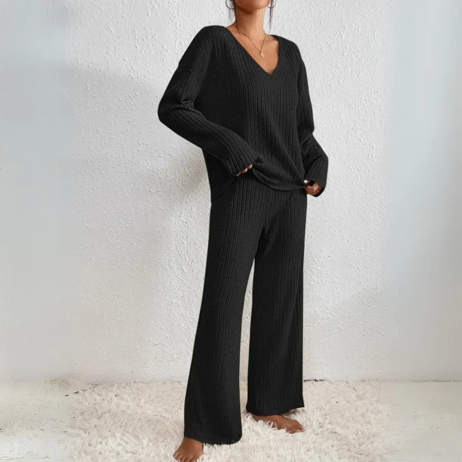 Tweedelige outfit met rechte broek en V-hals top