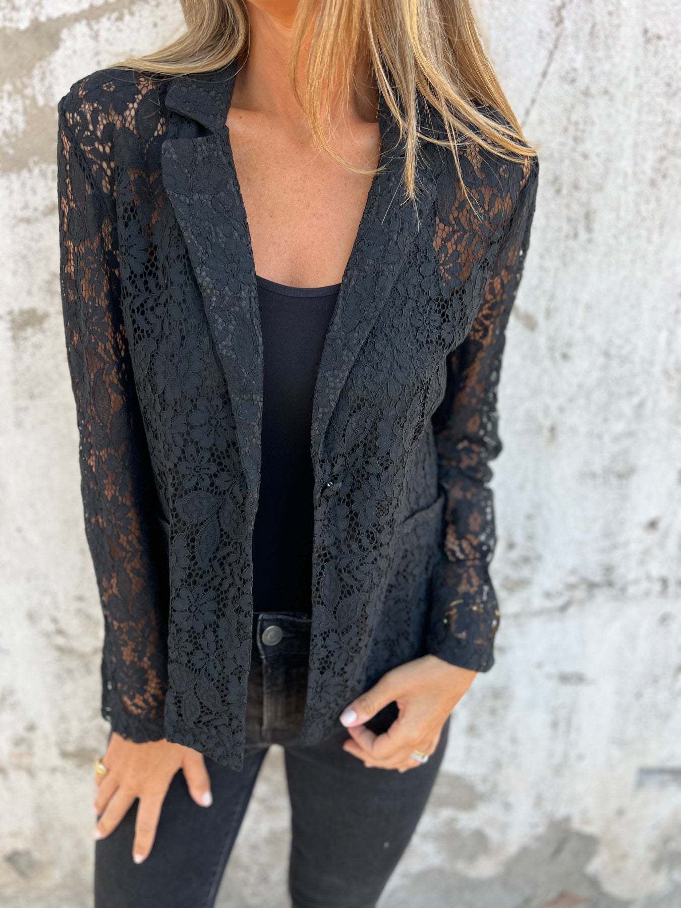 Blazer trasparente con ricami floreali