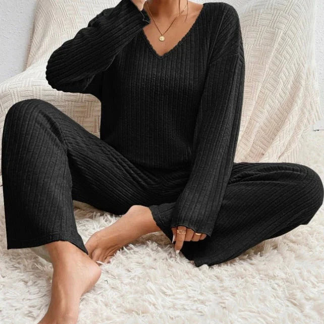 Tweedelige outfit met rechte broek en V-hals top