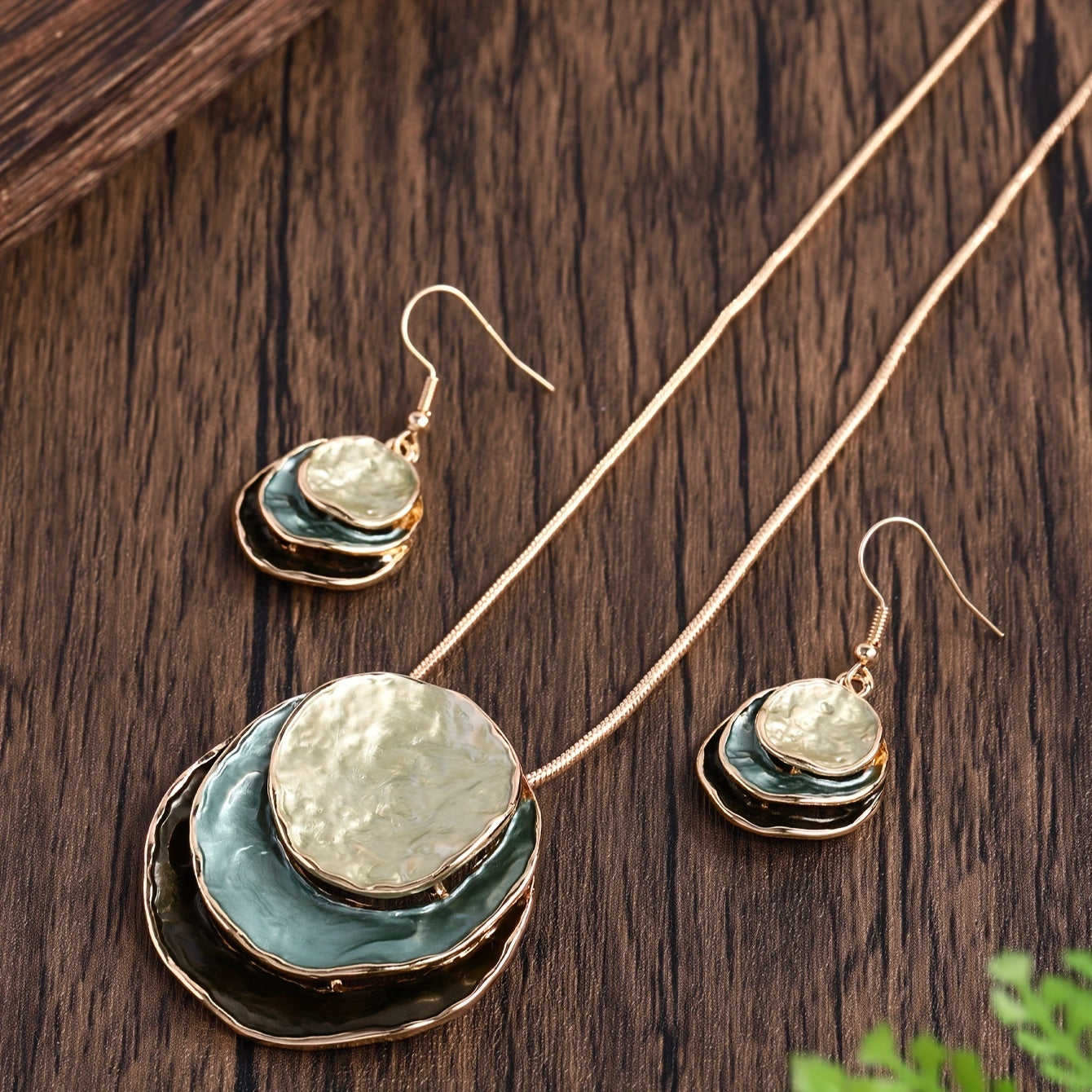 Boho sieradenset – oorbellen & ketting in retro multicolor stijl