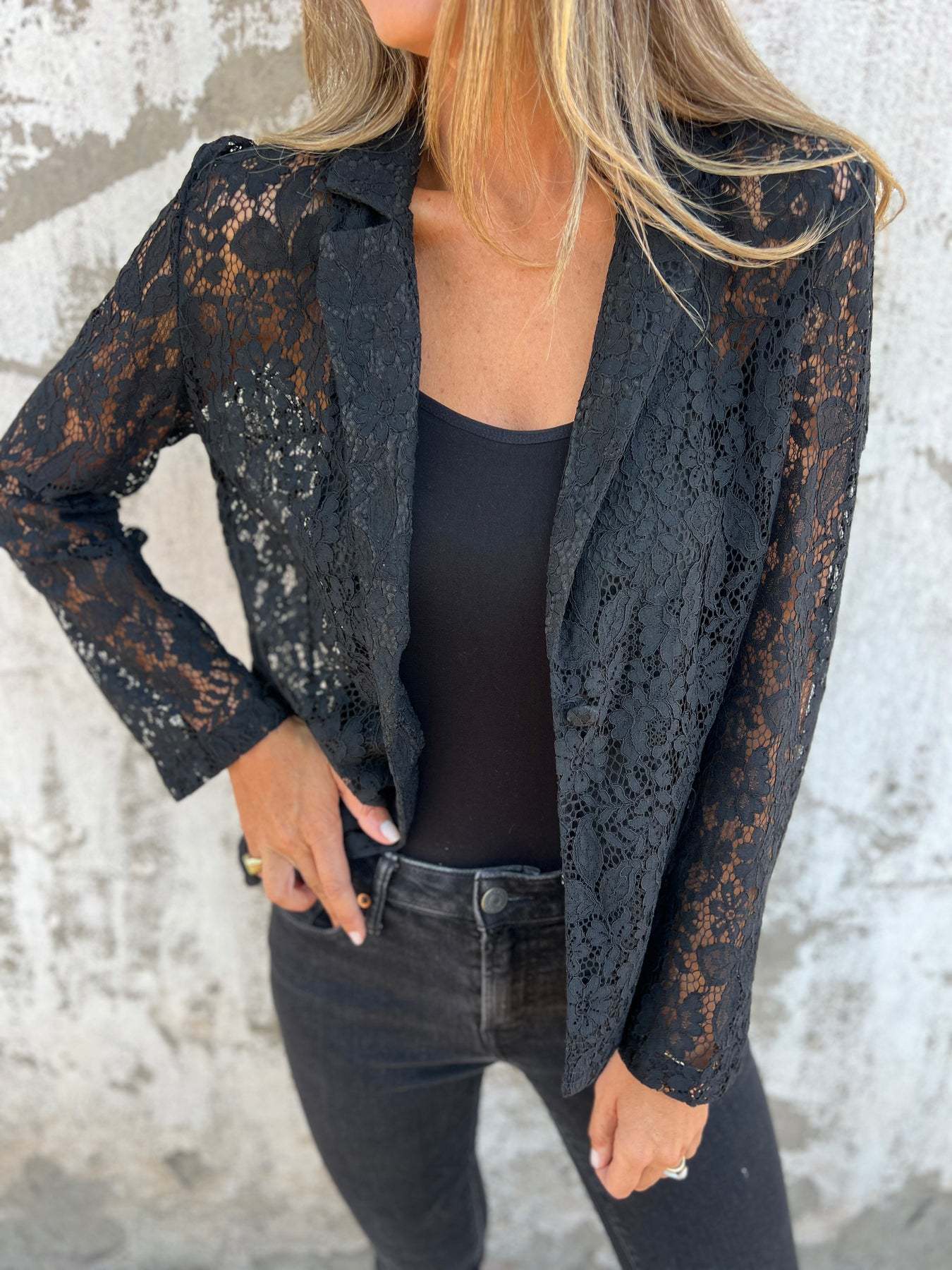Blazer trasparente con ricami floreali