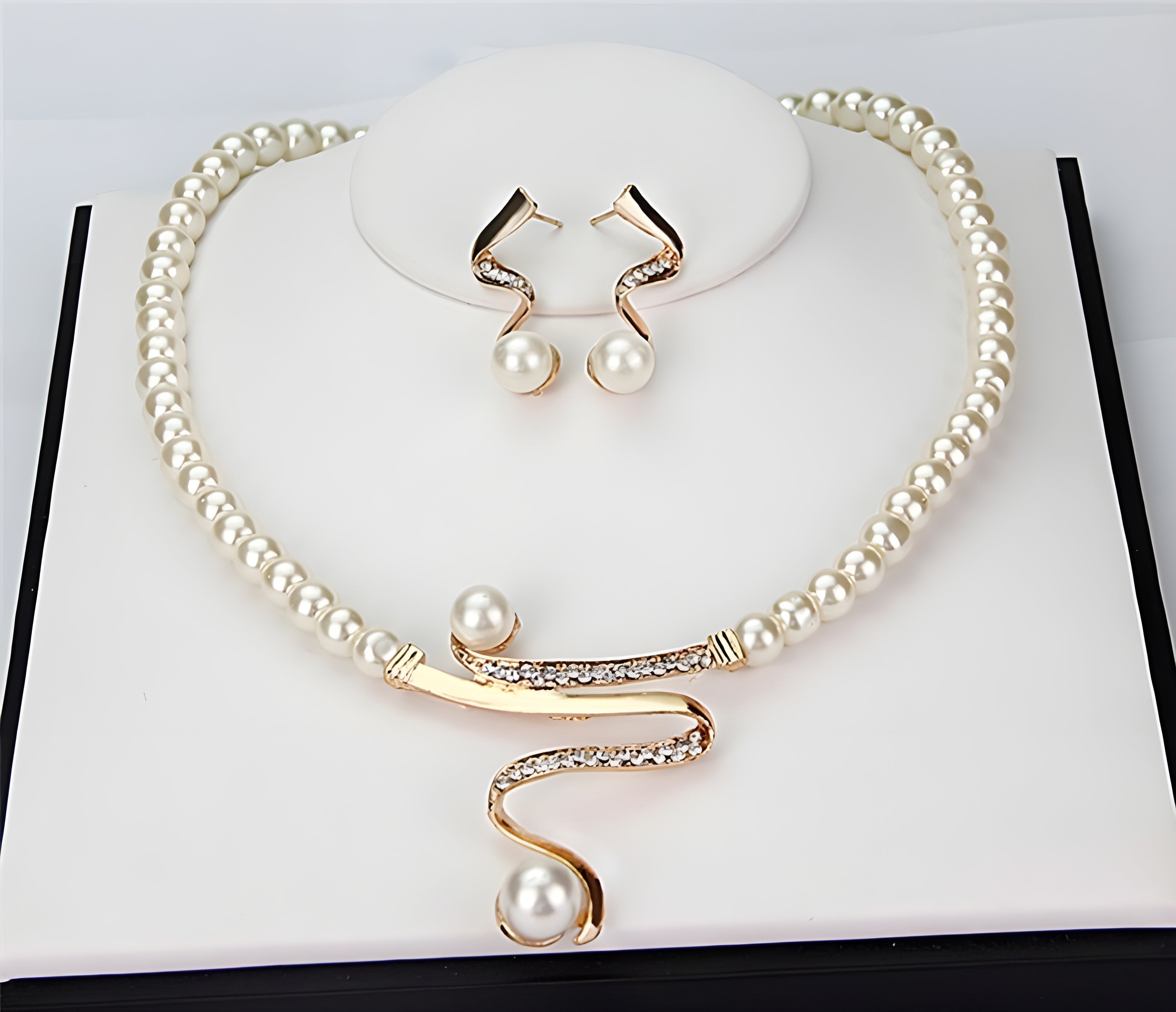 Sieradenset met parels – ketting & oorbellen