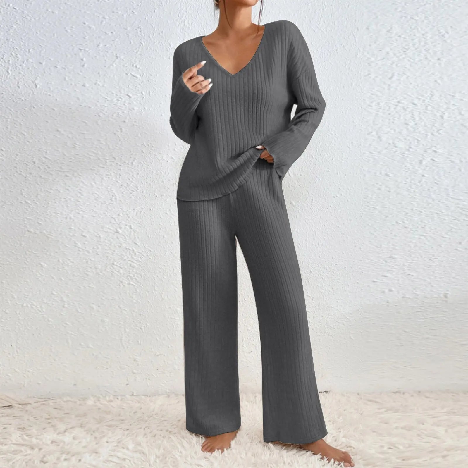 Tweedelige outfit met rechte broek en V-hals top