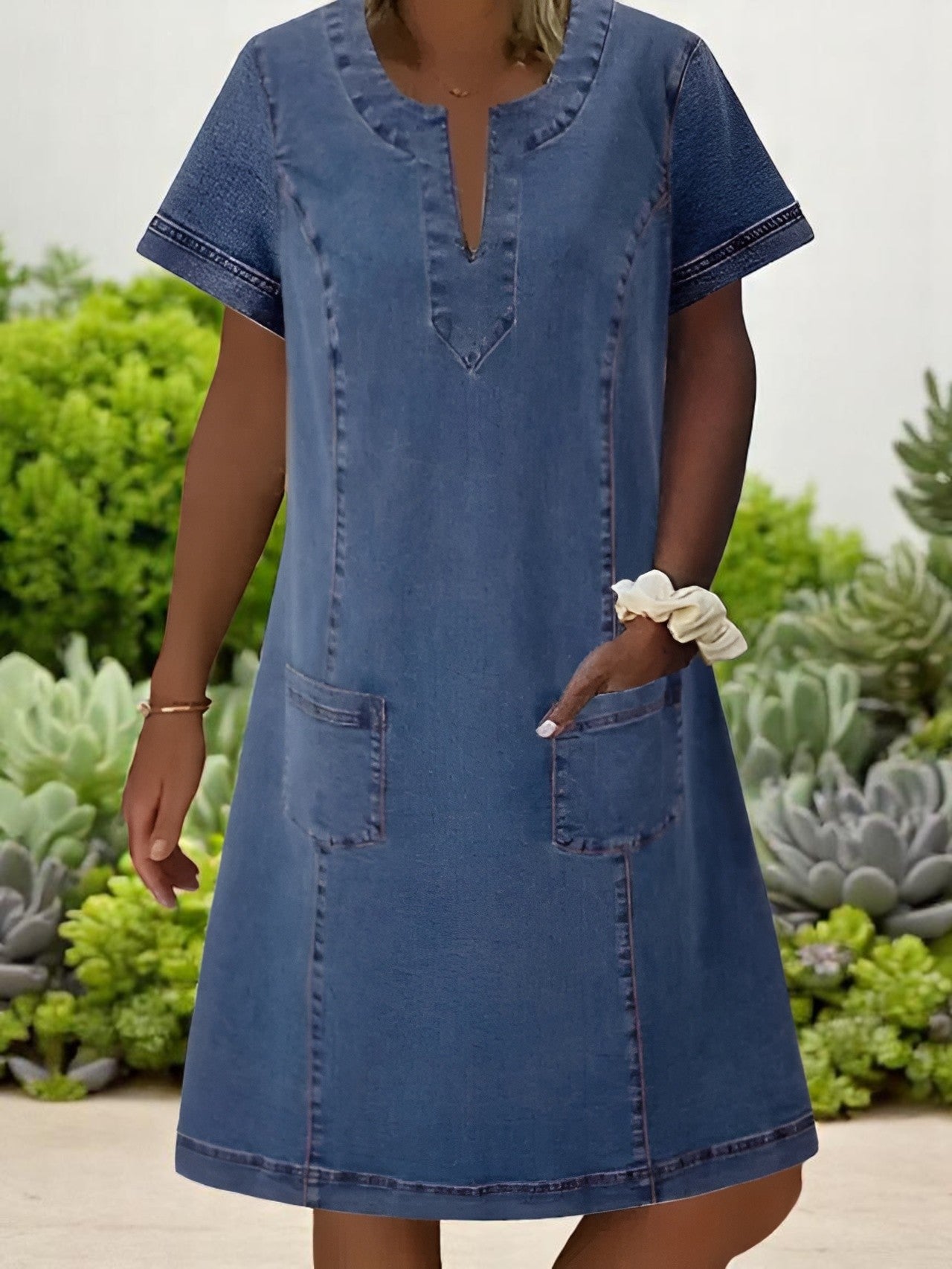 Vestito in denim morbido con tasche frontali