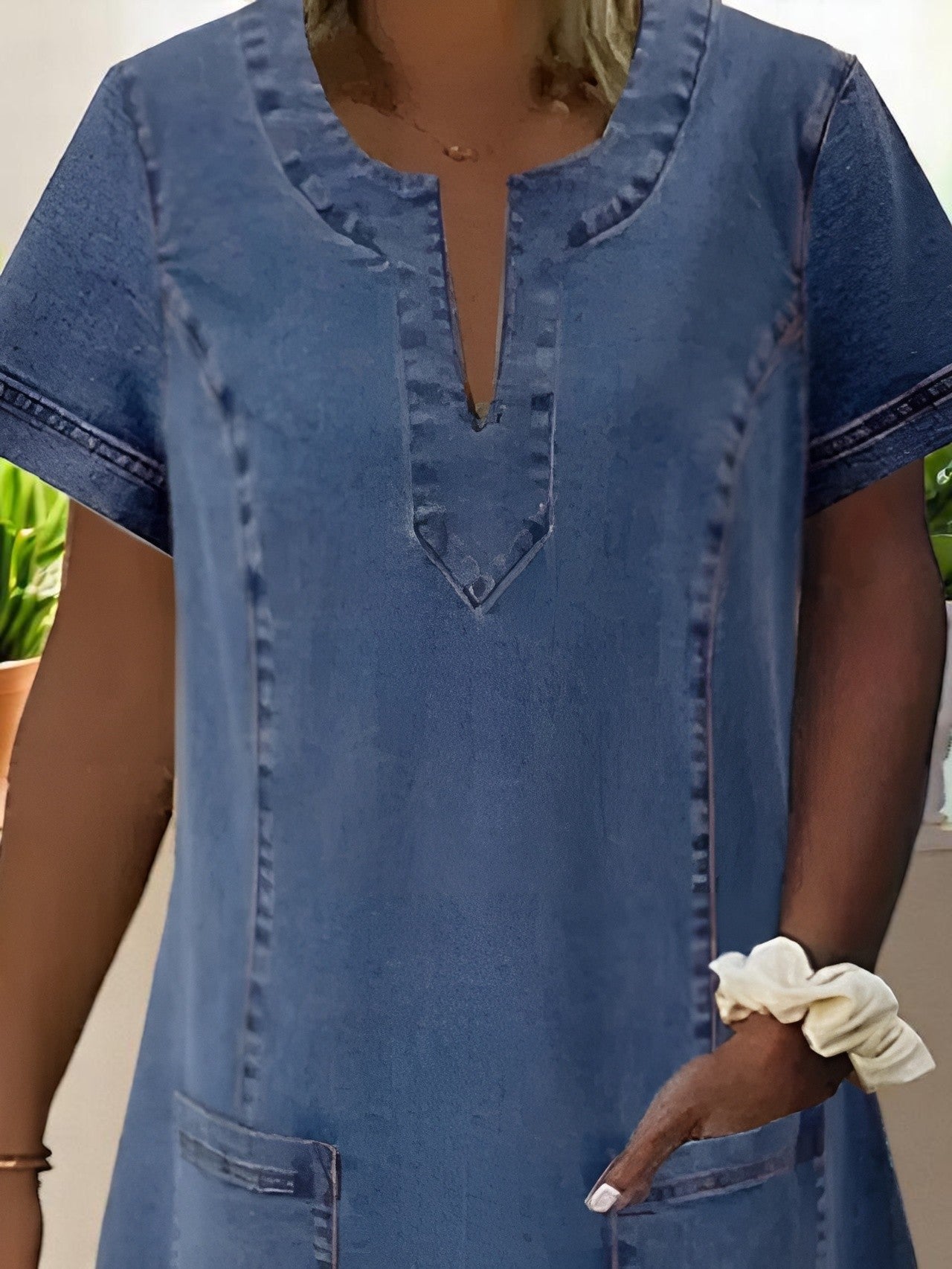 Vestito in denim morbido con tasche frontali