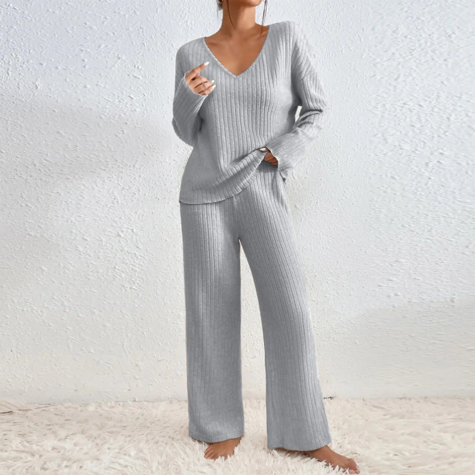 Tweedelige outfit met rechte broek en V-hals top