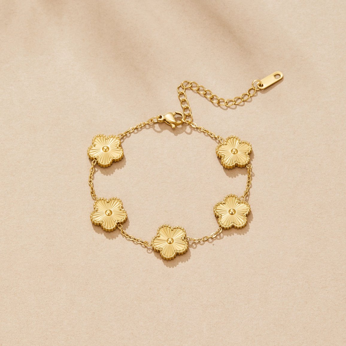 Goudkleurig vierbladig klaverarmband