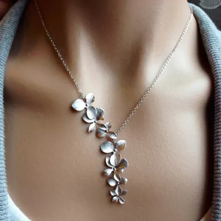Vintage bloemenhalsketting in zilver