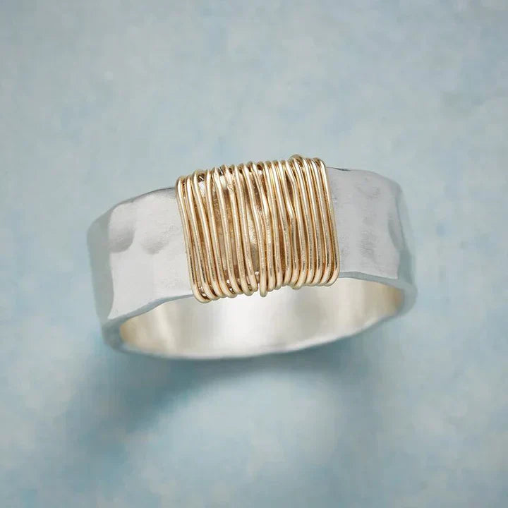 Vintage zilveren ring met goudkleurig draadontwerp