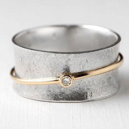 Vintage zilveren ring met goudkleurige lijn en zirkonia's