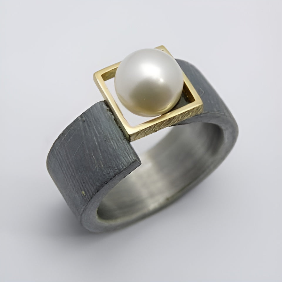 Vintage ring met donkere parel